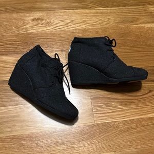 Toms “Kala” gray wool wedge booties
